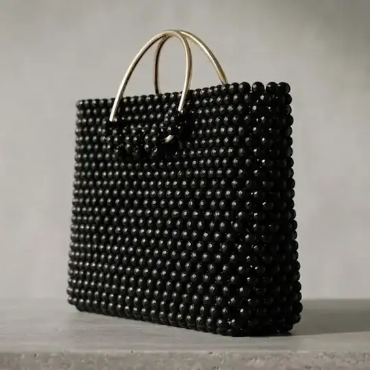 Modèle Golden Handle - Perles noires poignée dorée