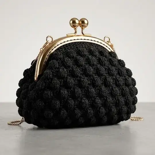 Modèle Noir Minaudière - Crochet noir fermoir doré